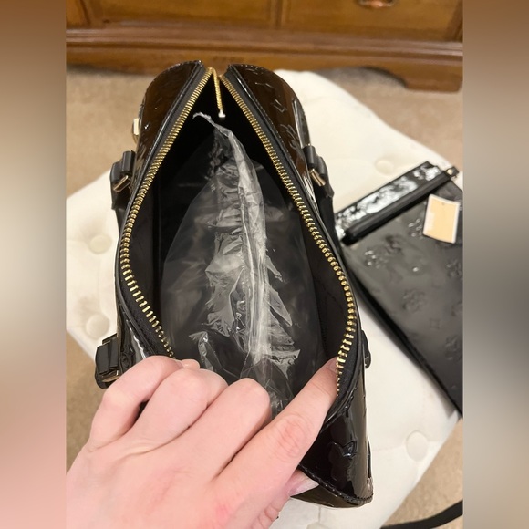 Michael Kors Kara Medium Duffle Signature Handbag/Wristlet Set NWT RARE - Picture 9 of 12